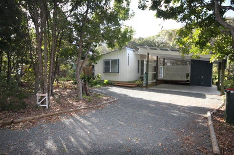 15 Belle Court - Modern, Architect Designed, Open Plan Holiday Home With Outdoor Shower - Surfers Gold Coast 0