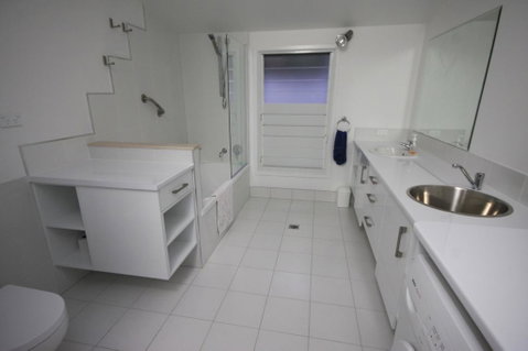 15 Belle Court - Modern, Architect Designed, Open Plan Holiday Home With Outdoor Shower - Surfers Gold Coast 2
