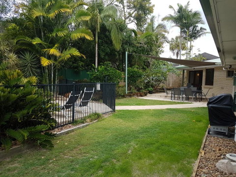 15 Larapinta Court - Family Home With Swimming Pool In A Quiet Street And Central Location Close To CBD - Surfers Gold Coast 3