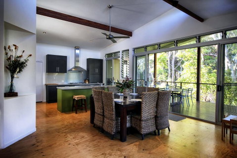 17 Naiad Court - Modern, Open Plan Family Home With Covered Outdoor Area And Double Lock-up Garage - Surfers Gold Coast 2