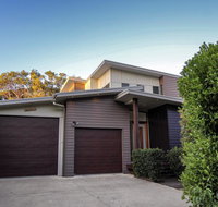 17 Naiad Court - Modern open plan family home with covered outdoor area and double lock-up garage - Surfers Gold Coast