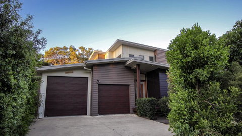 17 Naiad Court - Modern, Open Plan Family Home With Covered Outdoor Area And Double Lock-up Garage - Surfers Gold Coast 0