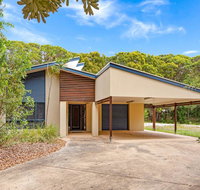 18 Naiad Court - Rainbow Shores Modern Beach House Walk to Beach - Surfers Gold Coast