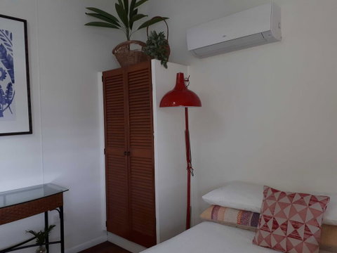 19 Grimshaw - Surfers Gold Coast 3