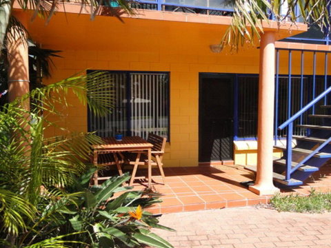 2 'Copacabana', 61 Sandy Point Road - Cute Unit With Water Views From The Balcony - Surfers Gold Coast 1