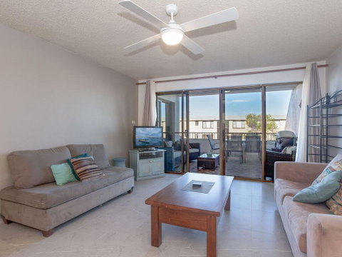2 'The Dunes', 38 Marine Drive - Pool, Tennis Court And So Close To The Beach - Surfers Gold Coast 2