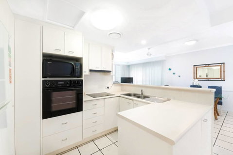 2 Bedroom Alex Unit - Ocean, Pool And Park Views - Surfers Gold Coast 1