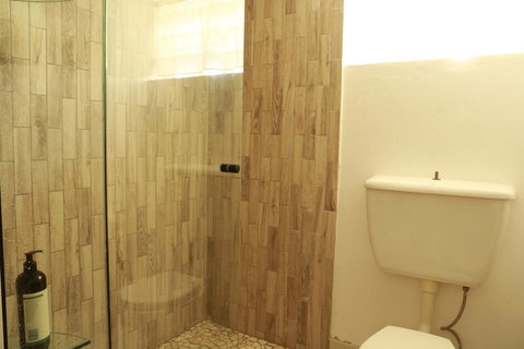 2 Bedroom Close To CBD - Surfers Gold Coast 1