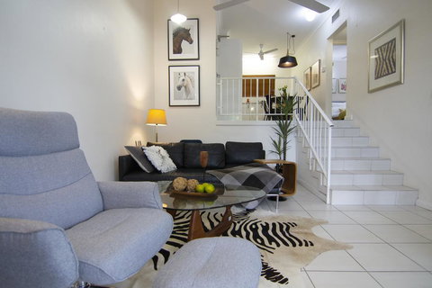 2 Bedroom Close To CBD - Surfers Gold Coast 0