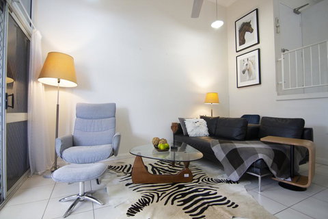 2 Bedroom Close To CBD - Surfers Gold Coast 3