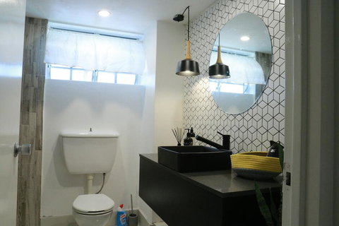 2 Bedroom Close To CBD - Surfers Gold Coast 2