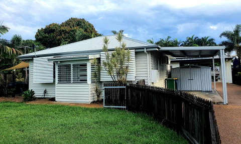 2 Bedroom Cottage - Surfers Gold Coast 0