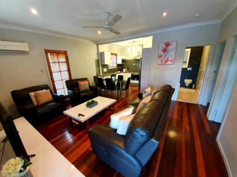 2 Bedroom Cottage - Surfers Gold Coast 3