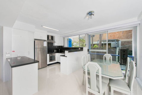 2 Cirrus - Surfers Gold Coast 3
