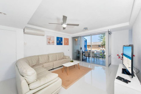 2 Cirrus - Surfers Gold Coast 1