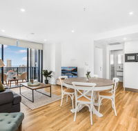 2-Bed Beach Apartment with Pool Parking and Balcony - Surfers Gold Coast