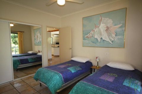 20 Orania Court - Two Storey Family Home With Swimming Pool, Patio & Large Deck. Pet Friendly - Surfers Gold Coast 1