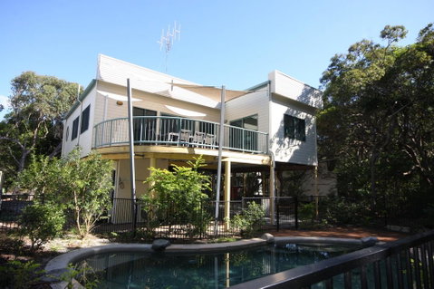 20 Orania Court - Two Storey Family Home With Swimming Pool, Patio & Large Deck. Pet Friendly - Surfers Gold Coast 0