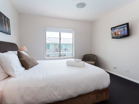 245 'Pacific Blue', 265 Sandy Point Rd - Air Conditioned Unit With Resort Facilities And Linen Supplied - Surfers Gold Coast 2