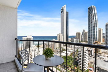 Beach-facing Studio Apt In Surfers Paradise with Surfers Gold Coast