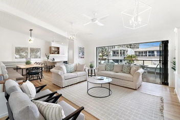 Budds Villa 1 By Khove with Surfers Gold Coast