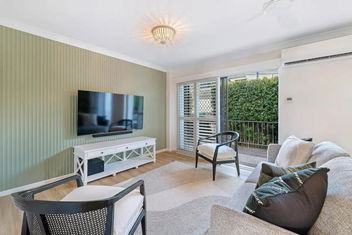Budds Villa 2 By Khove with Surfers Gold Coast