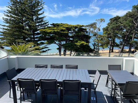C-Scape Penthouse - Cowes Beach Front - Surfers Gold Coast 4