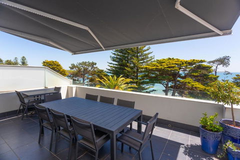 C-Scape Penthouse - Cowes Beach Front - Surfers Gold Coast 2