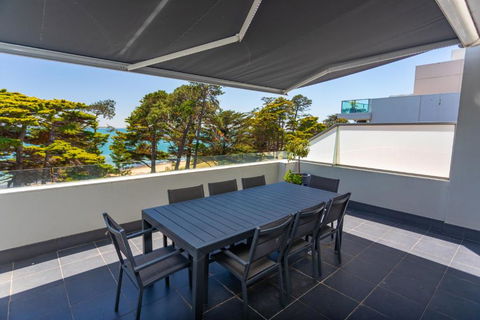C-Scape Penthouse - Cowes Beach Front - Surfers Gold Coast 3