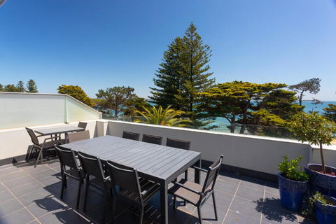 C-Scape Penthouse - Cowes Beach Front - Surfers Gold Coast 0