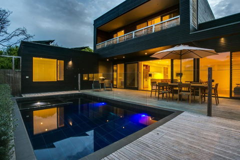 C-Escape - Surfers Gold Coast 0