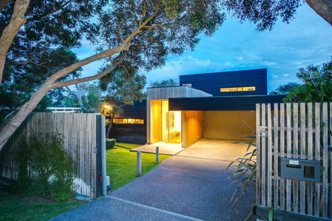 C-Escape - Surfers Gold Coast 1