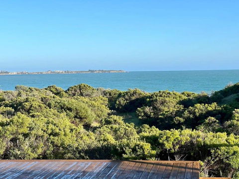 C4 Miles Beach Shack - Surfers Gold Coast 1