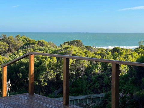 C4 Miles Beach Shack - Surfers Gold Coast 4