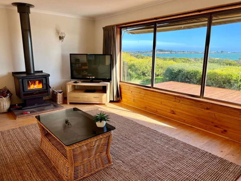 C4 Miles Beach Shack - Surfers Gold Coast 3