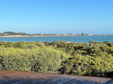 C4 Miles Beach Shack - Surfers Gold Coast 0