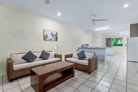Cable Beachside Villas - Surfers Gold Coast 1