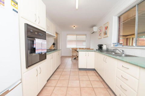 Cadogan House - Professionally Styled In CBD - Surfers Gold Coast 2