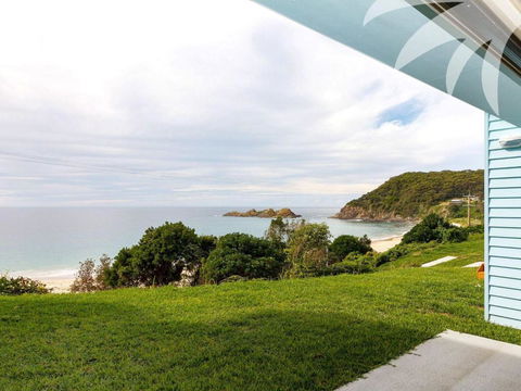 Cair Paravel At Seal Rocks - Surfers Gold Coast 1