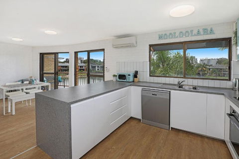 CANAL7-ON THE MOOLOOLABA CANAL! - Surfers Gold Coast 1