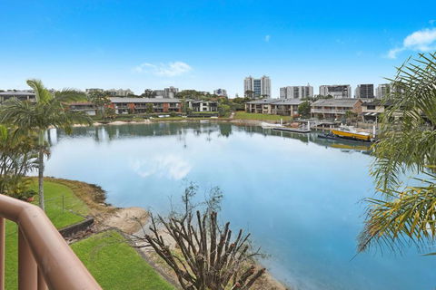 CANAL7-ON THE MOOLOOLABA CANAL! - Surfers Gold Coast 0