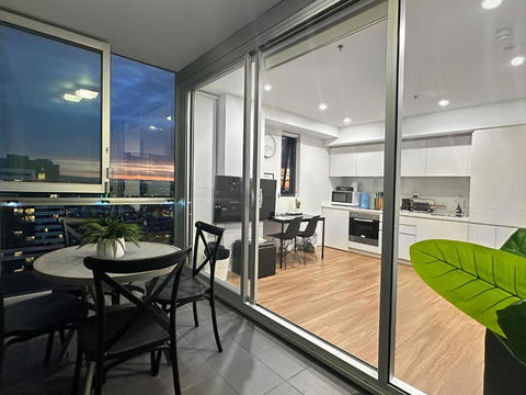 CBD Penthouse View Apartment - Surfers Gold Coast 2