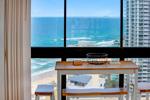 Central Escape In The Heart Of Surfers - Surfers Gold Coast 2
