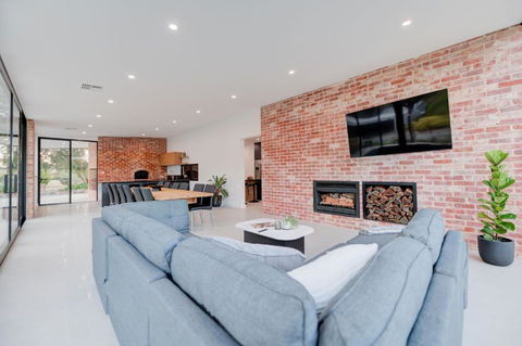 CASALE ESTATE - Surfers Gold Coast 1