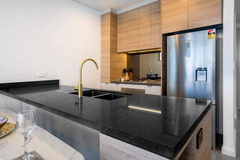 CASSA BEACHFRONT - Breathtaking Oceanview Apartment - Surfers Gold Coast 4