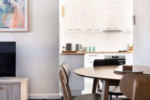 CBD Apartment By The Park: WiFi & Parking - Surfers Gold Coast 1