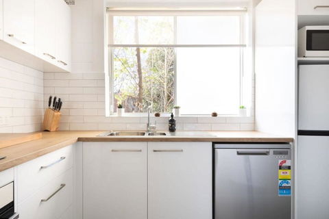 CBD Apartment By The Park: WiFi & Parking - Surfers Gold Coast 3