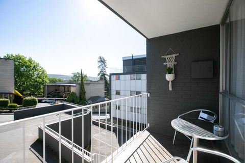 CBD Apartment By The Park: WiFi & Parking - Surfers Gold Coast 2