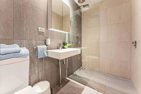 CBD Chic 3 Bedroom Stay - Walk To Darling Harbour & Fish Market. (27) - Surfers Gold Coast 3