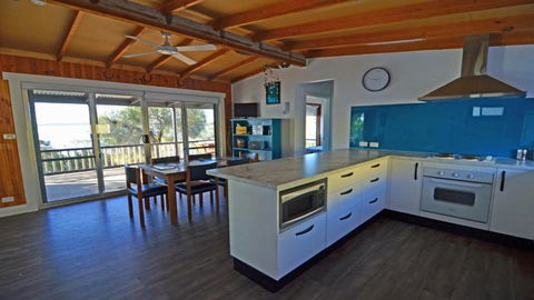 CDC-625 Beach House Incl.rear 2BR Studio - Surfers Gold Coast 2
